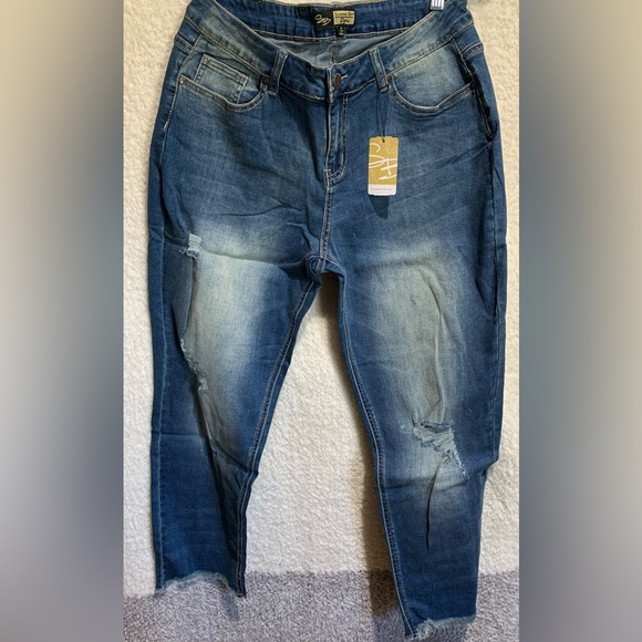 NWT Suzanne Betro Distressed Boyfriend Jeans Sz 14 - Picture 1 of 4